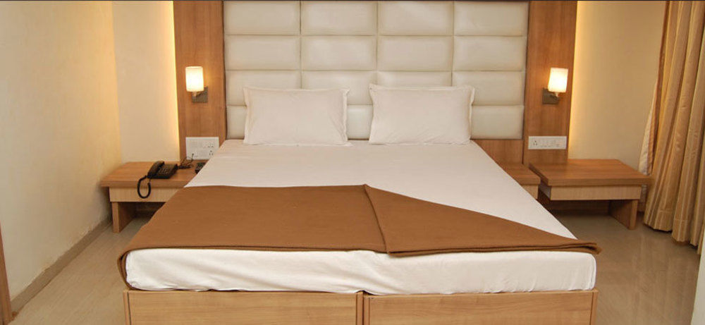 Oyo 2026 Hotel Aishwarya Residency Navi Mumbai Extérieur photo