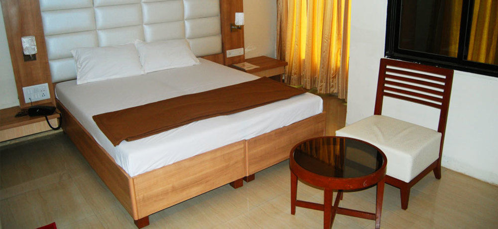 Oyo 2026 Hotel Aishwarya Residency Navi Mumbai Extérieur photo