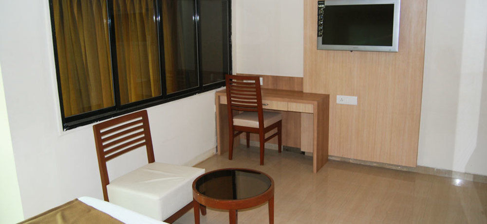 Oyo 2026 Hotel Aishwarya Residency Navi Mumbai Extérieur photo