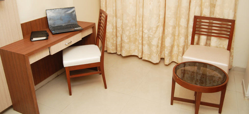 Oyo 2026 Hotel Aishwarya Residency Navi Mumbai Extérieur photo