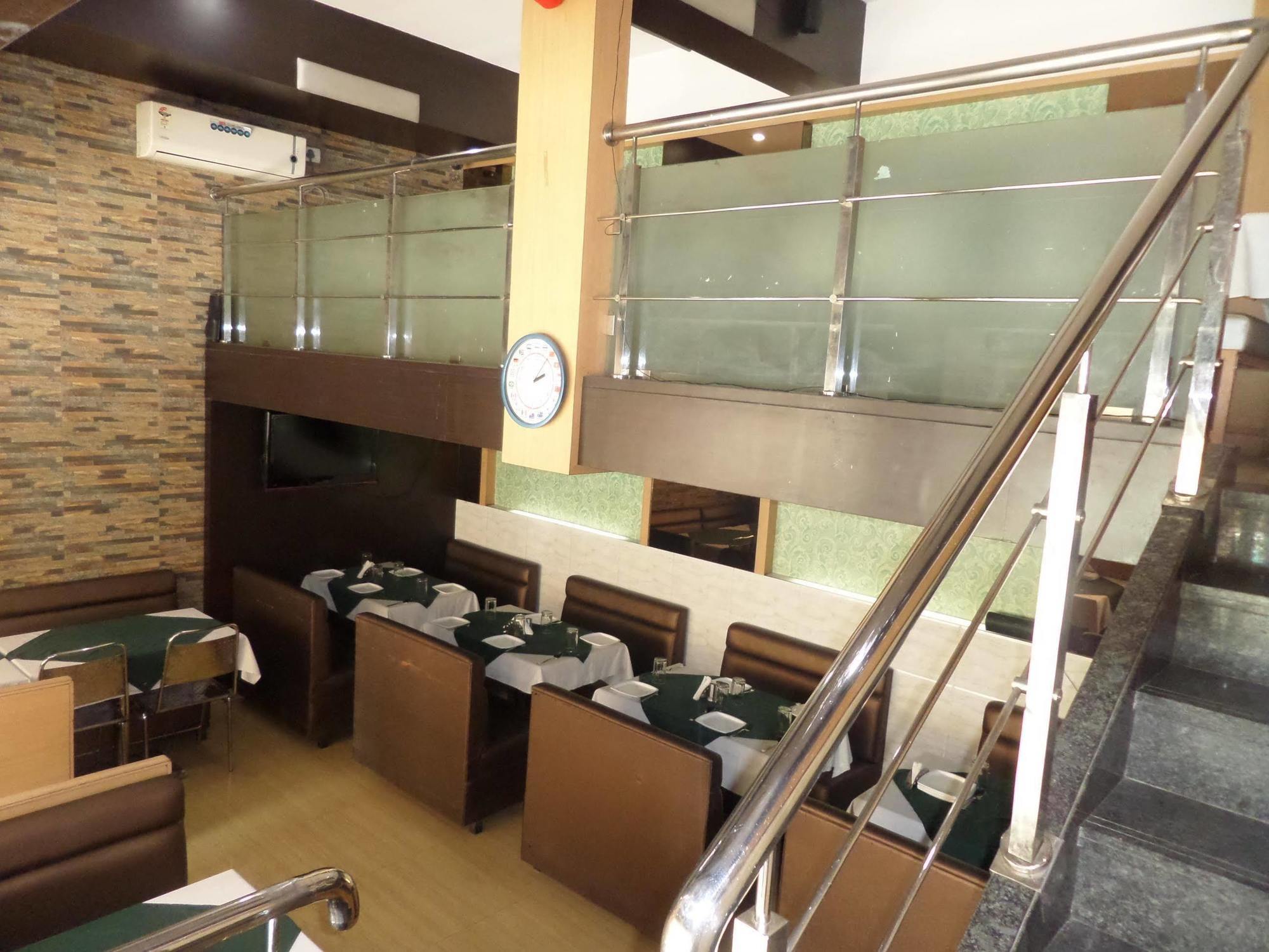 Oyo 2026 Hotel Aishwarya Residency Navi Mumbai Extérieur photo