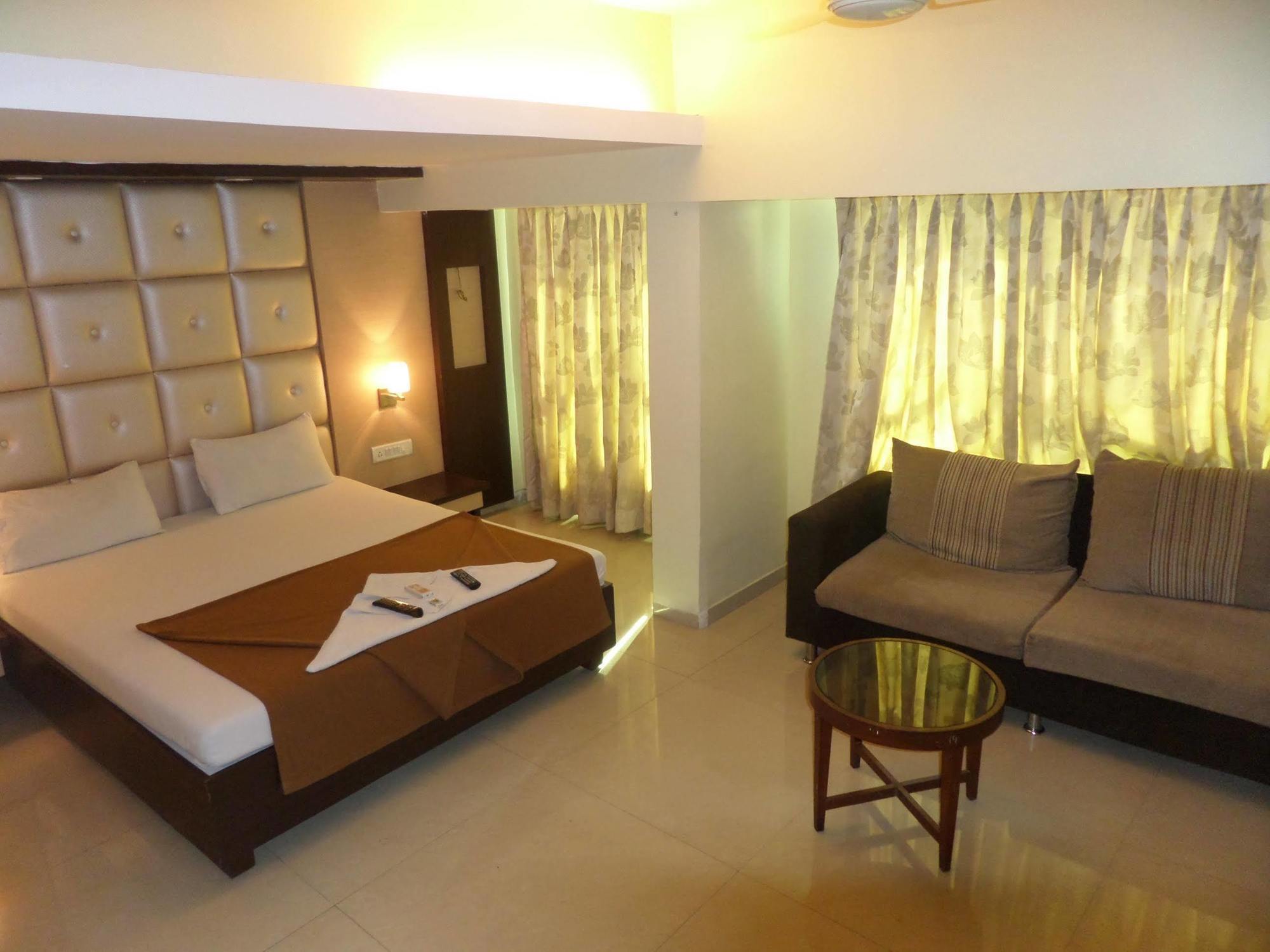 Oyo 2026 Hotel Aishwarya Residency Navi Mumbai Extérieur photo