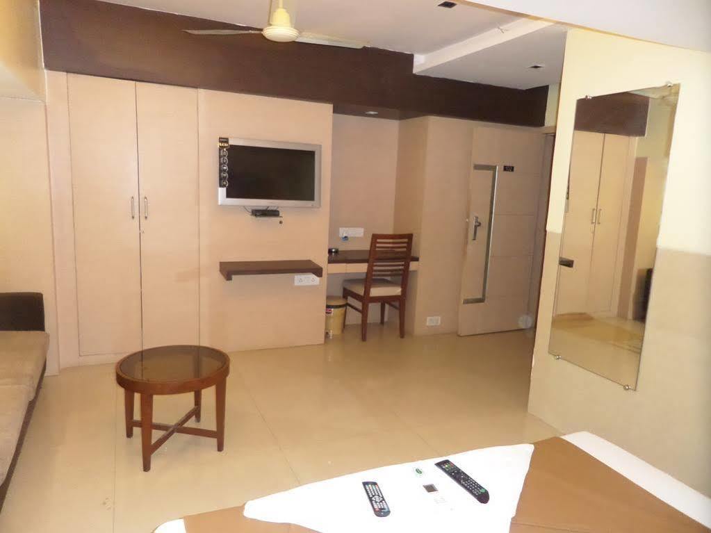 Oyo 2026 Hotel Aishwarya Residency Navi Mumbai Extérieur photo