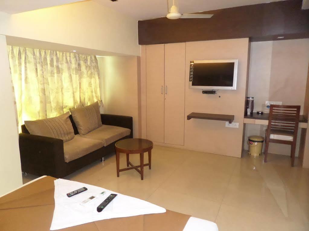 Oyo 2026 Hotel Aishwarya Residency Navi Mumbai Extérieur photo