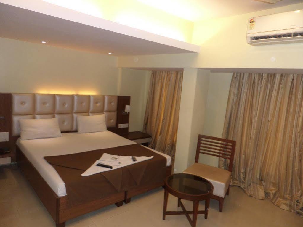 Oyo 2026 Hotel Aishwarya Residency Navi Mumbai Extérieur photo