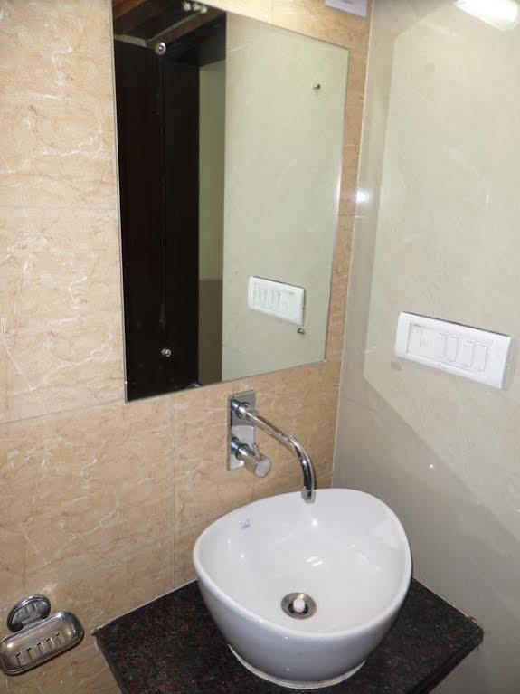 Oyo 2026 Hotel Aishwarya Residency Navi Mumbai Extérieur photo